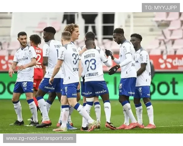 MMA选手站立膝击：压制对手的站立控场艺术